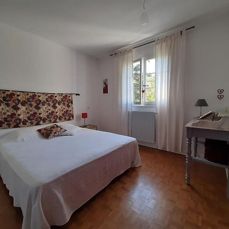 Chambre soignée et accueillante à la campagne - Ch Rouge L'Honor-de-Cos Extérieur photo