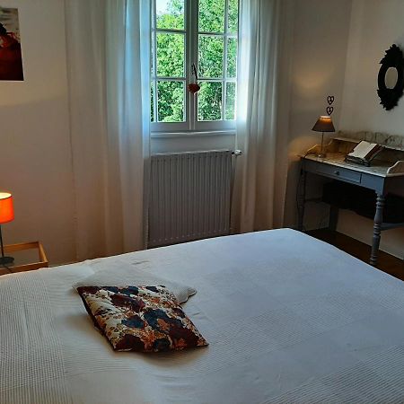 Chambre soignée et accueillante à la campagne - Ch Rouge L'Honor-de-Cos Extérieur photo