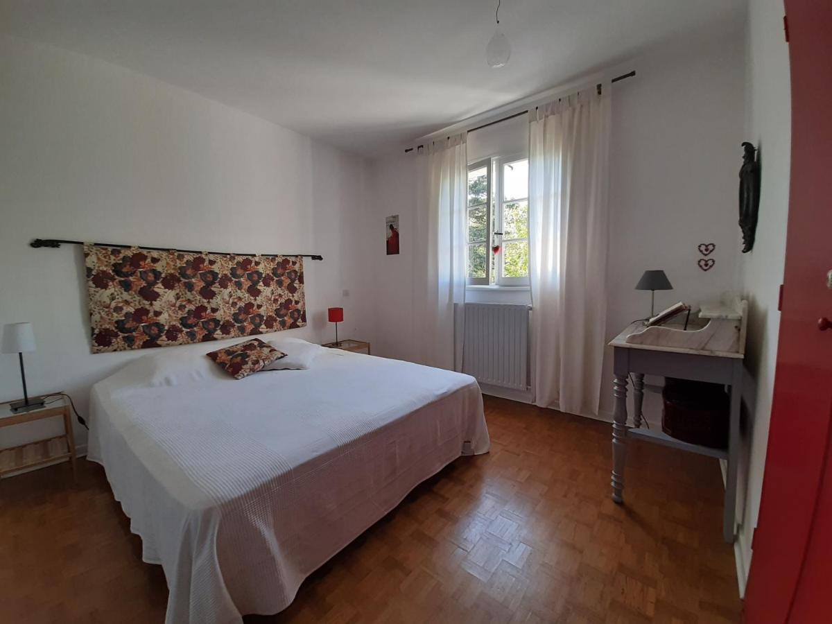 Chambre soignée et accueillante à la campagne - Ch Rouge L'Honor-de-Cos Extérieur photo